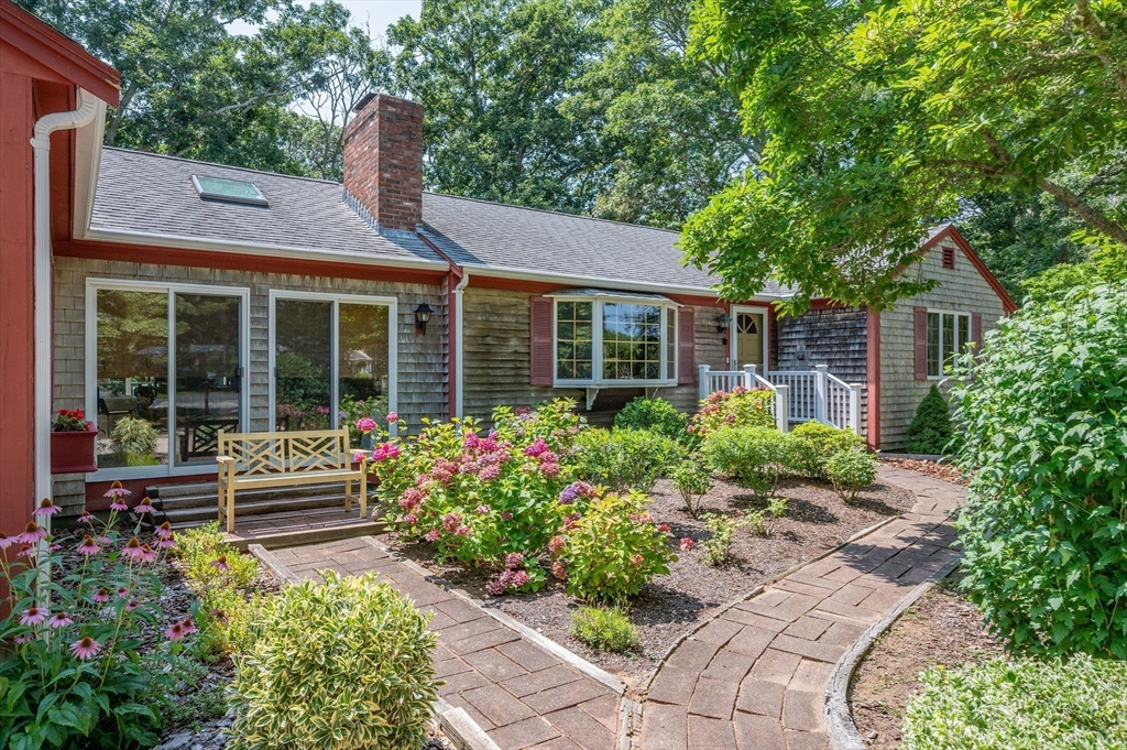 25 Massasoit Trail