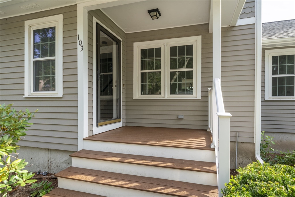 103 Laurelwood Dr 103