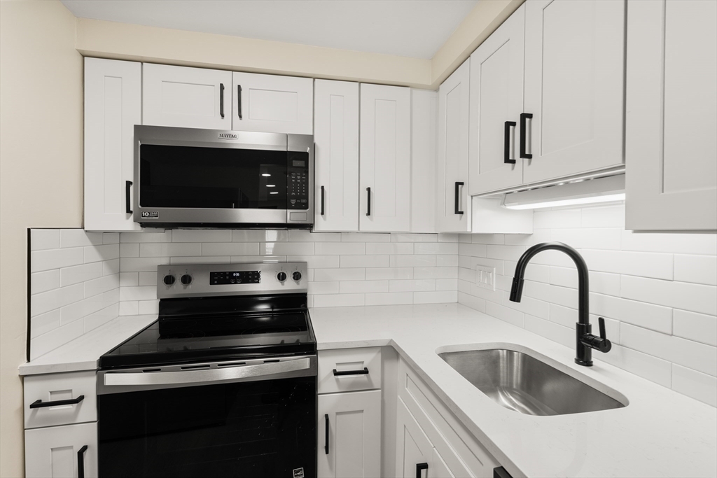 11 Royal Crest Dr 5