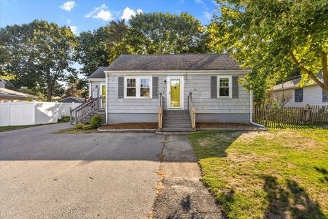 31 Briggs Ave Somerset MA 02725
