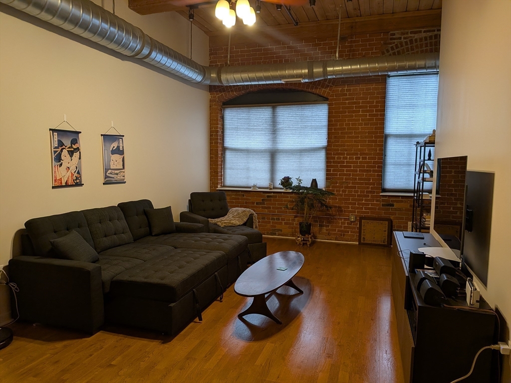 160 Fremont 213