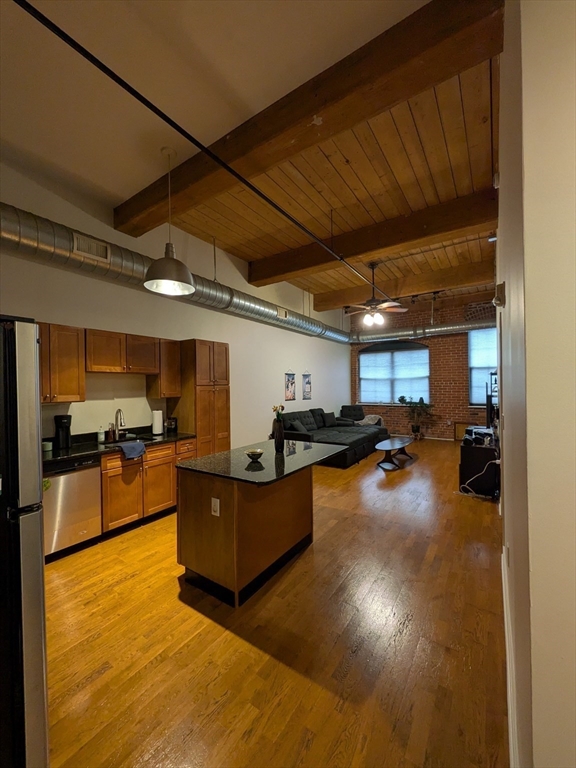 160 Fremont 213