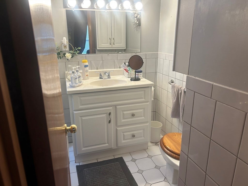 28 Gosnold St, New Bedford, MA, 28 Gosnold St, New Bedford, MA Photo #12