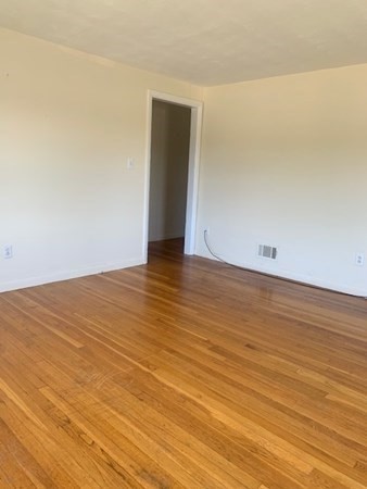 16 Abington Ave 2R