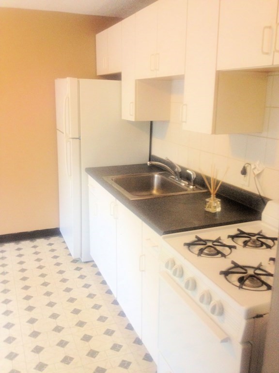 16 Abington Ave 2R