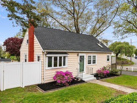 18 Elizabeth Rd Stoneham MA 02180