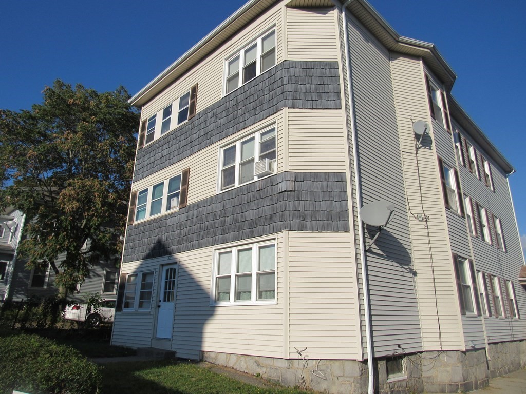Click for 52 Plantation St #3, Worcester, MA slideshow