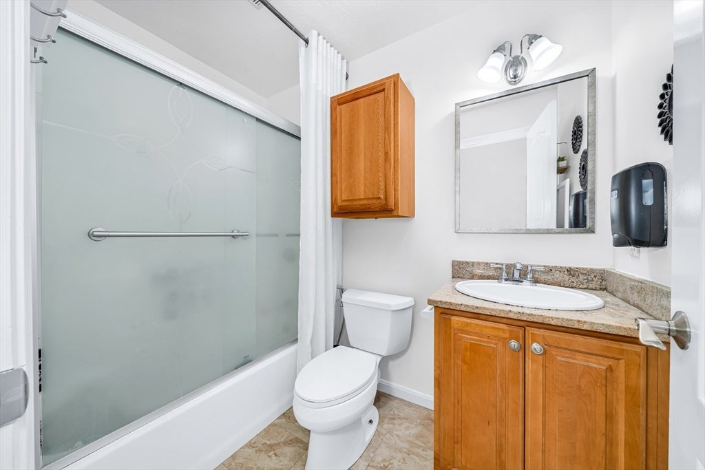 822 Methuen St #822, Dracut, MA Photo #12