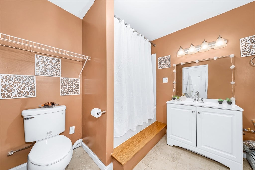 822 Methuen St #822, Dracut, MA Photo #18