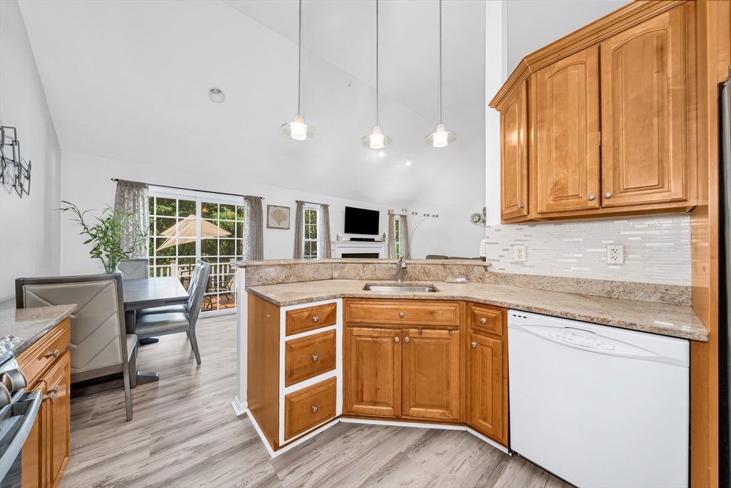 822 Methuen St #822, Dracut, MA Photo #8