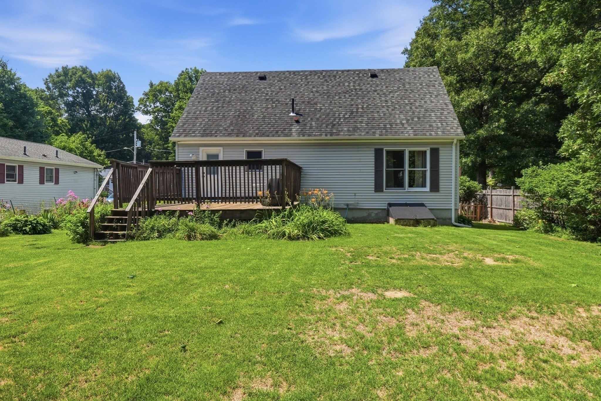 10 Scandinavia Ave, Worcester, MA Photo #27