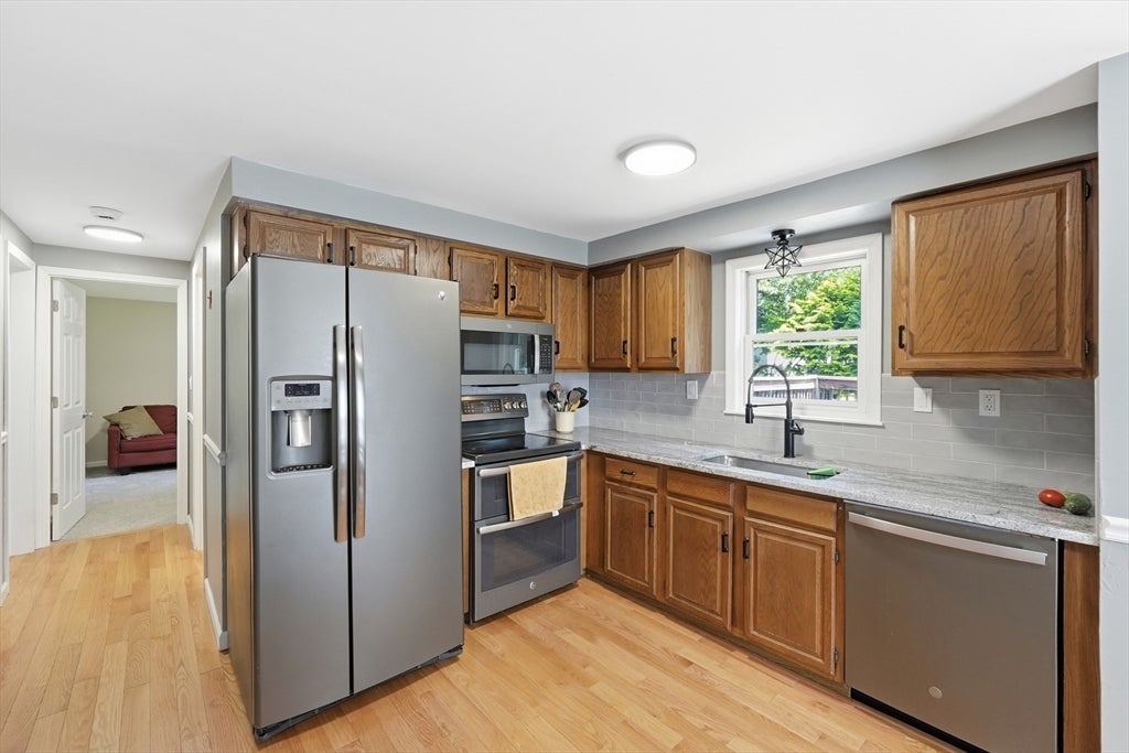 10 Scandinavia Ave, Worcester, MA, 10 Scandinavia Ave, Worcester, MA Photo #9