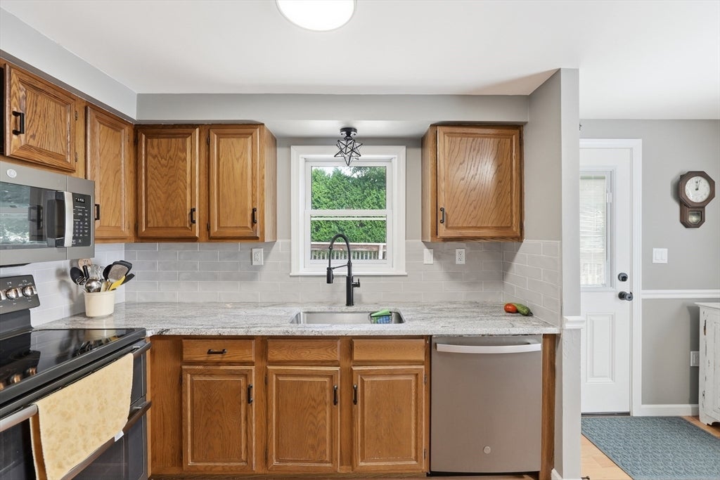 10 Scandinavia Ave, Worcester, MA, 10 Scandinavia Ave, Worcester, MA Photo #11