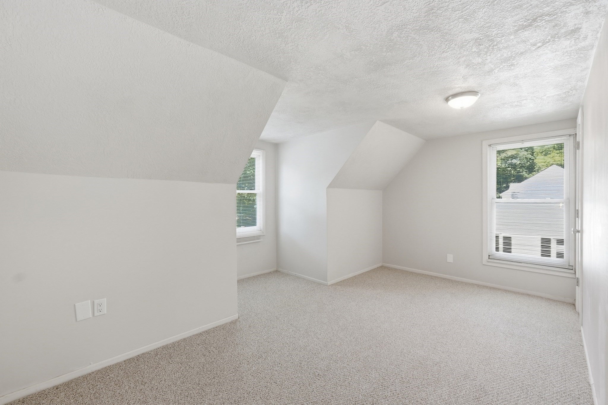 10 Scandinavia Ave, Worcester, MA Photo #21