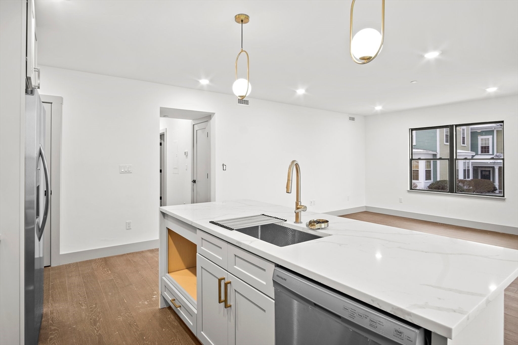 127 E Cottage St 2