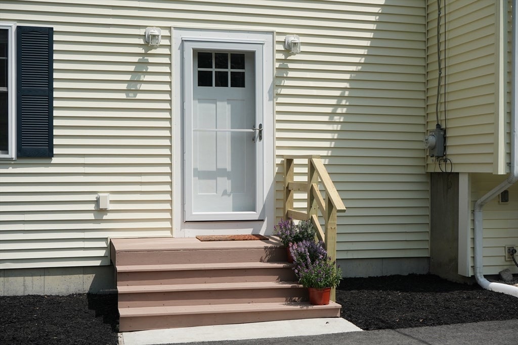 295 Oak St