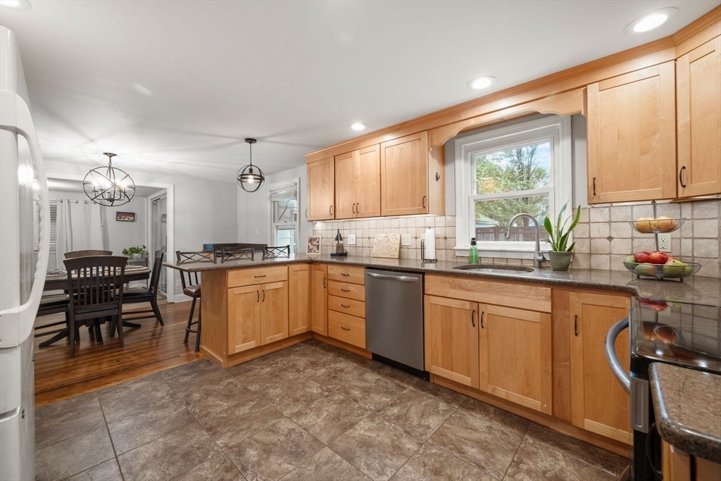 212 Emerson St, Springfield, MA, 212 Emerson St, Springfield, MA Photo #2