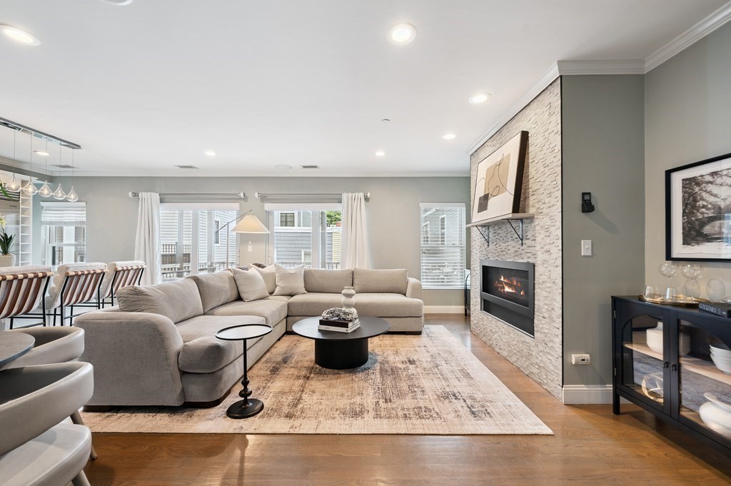 280 W 5th St 201