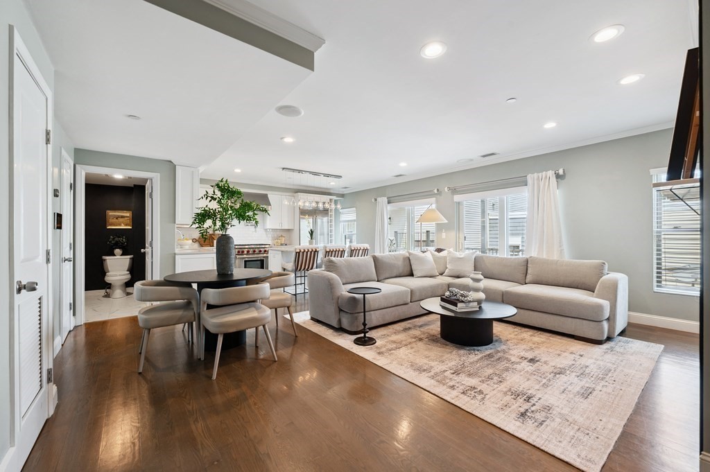 280 W 5th St 201