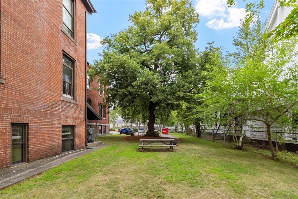 593 Main St LL2