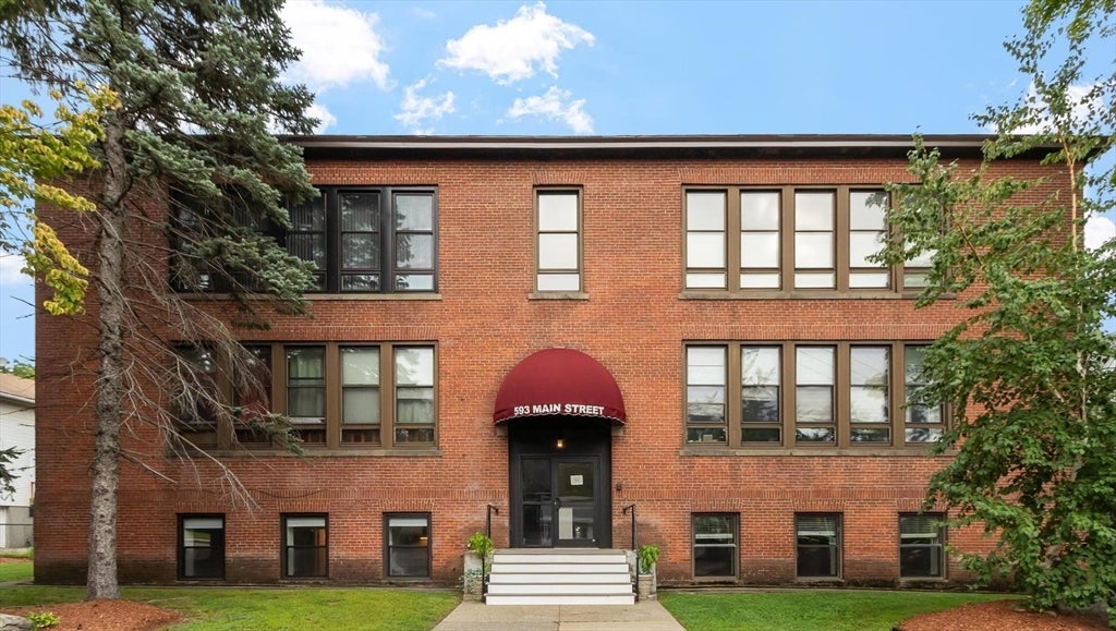 Photo of 593 Main St, Leominster, MA