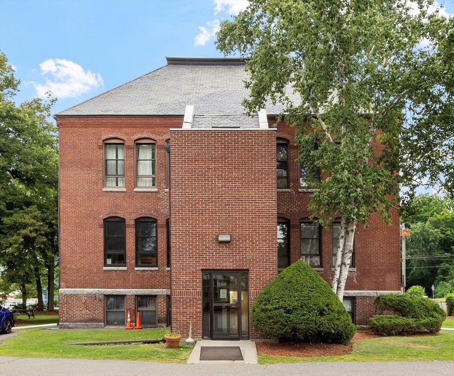 593 Main St LL2