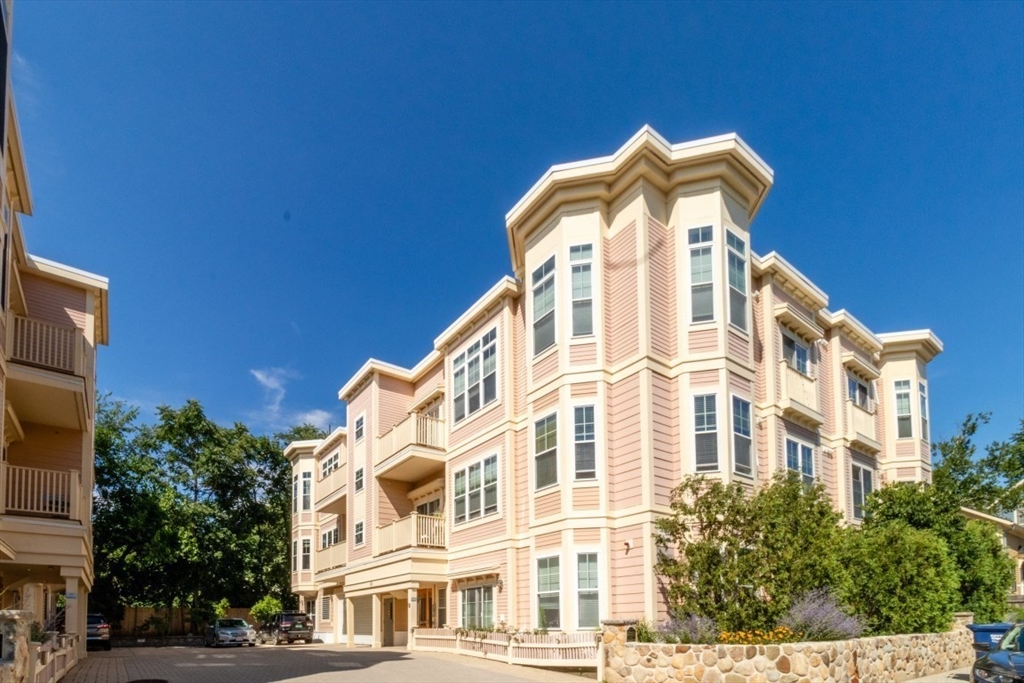 Photo of 69 Bolton Street #101, Cambridge, MA
