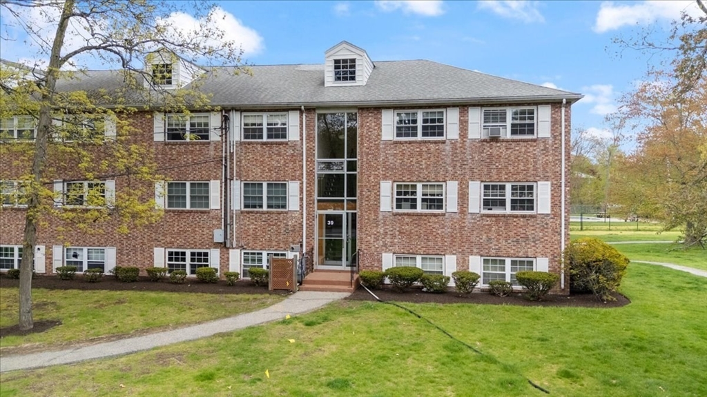 Photo of 39 Farrwood Ave, North Andover, MA