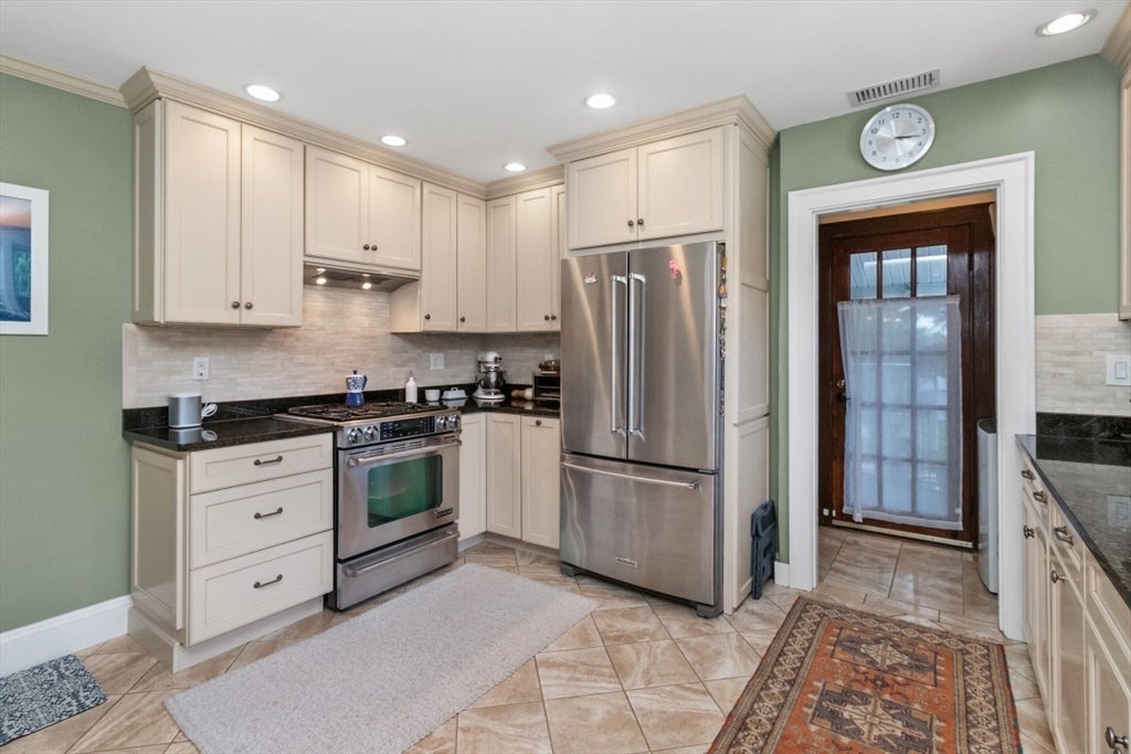 27 Flint Rd #27, Watertown, MA, 27 Flint Rd #27, Watertown, MA Photo #4