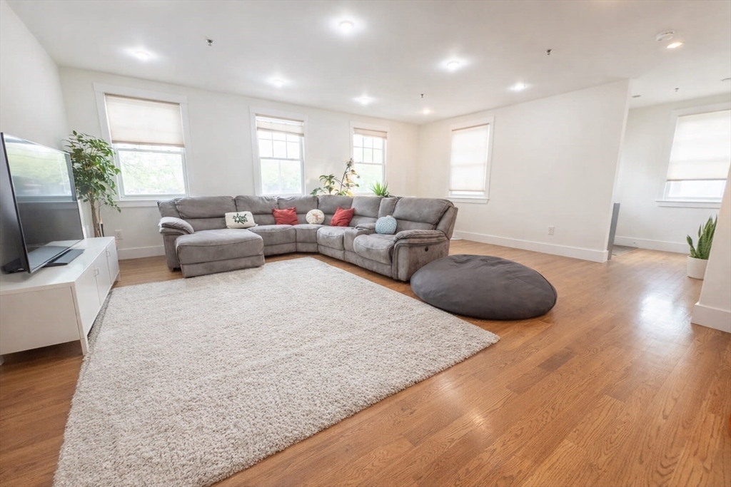 9 Montague Street C