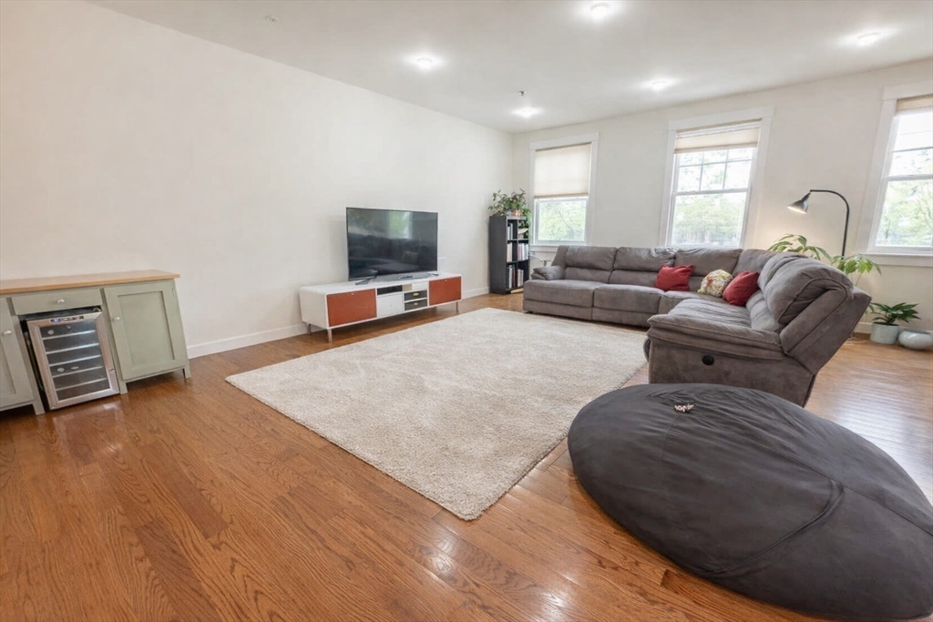 9 Montague Street C