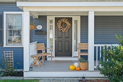 157 Green 3. Marblehead MA 01945