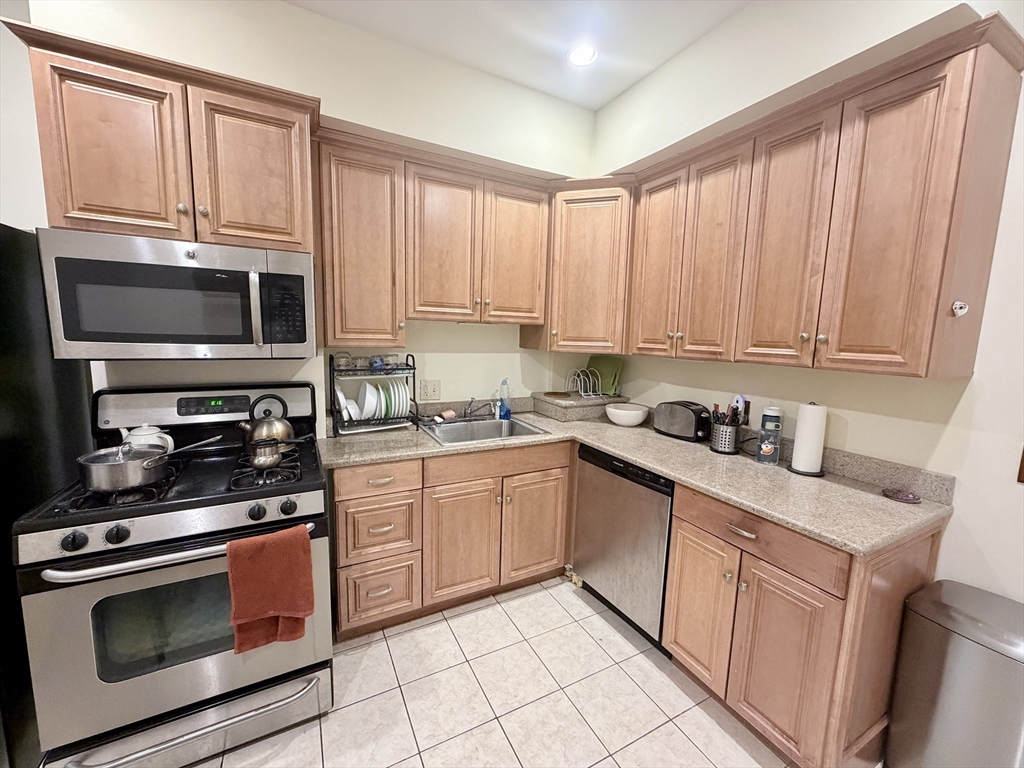 35 Westbourne Ter #2, Brookline, MA Photo #12