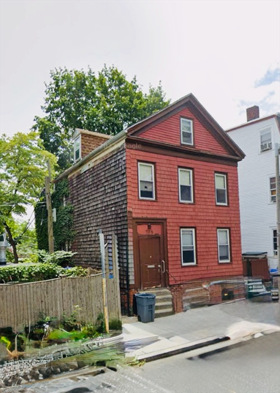 569 East 7th St