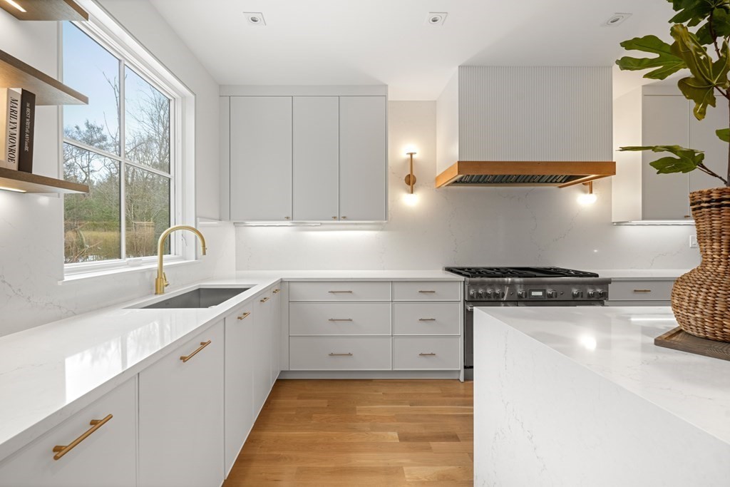Photo 9 of 41 of 5 Radcliffe Rd house