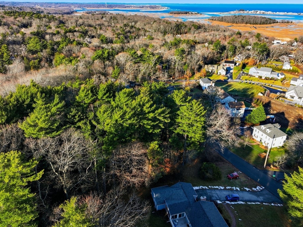 44 Deerhill Ln
