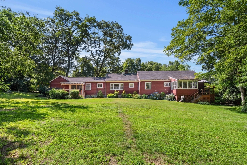 10 Maple St