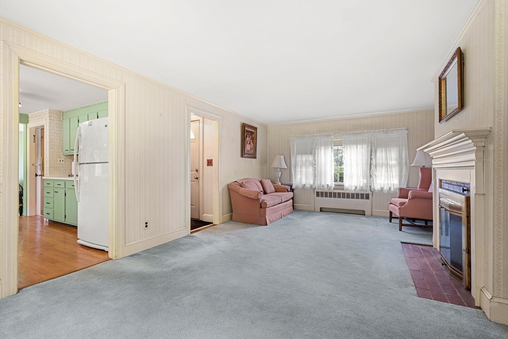 10 Maple St