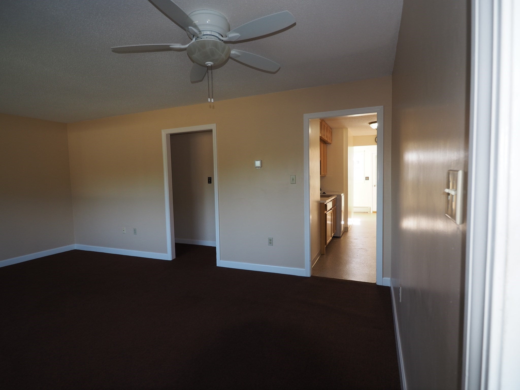 109 Stephens St #109, Chicopee, MA, 109 Stephens St #109, Chicopee, MA Photo #2