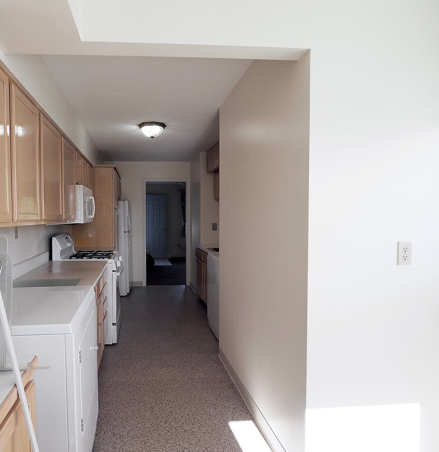 109 Stephens St #109, Chicopee, MA, 109 Stephens St #109, Chicopee, MA Photo #4