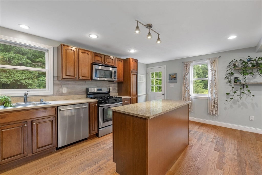 140 Burrage St, Lunenburg, MA Photo #7