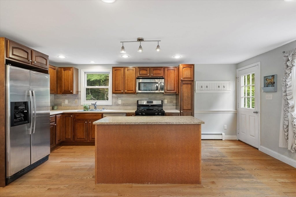 140 Burrage St, Lunenburg, MA Photo #9
