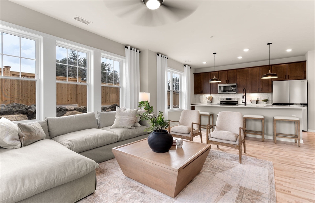 5 Peters Farm Way 401