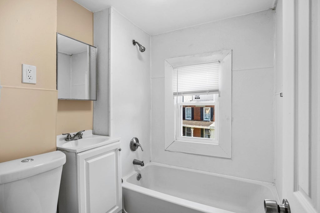 32-34 Pearl St, Chicopee, MA Photo #17