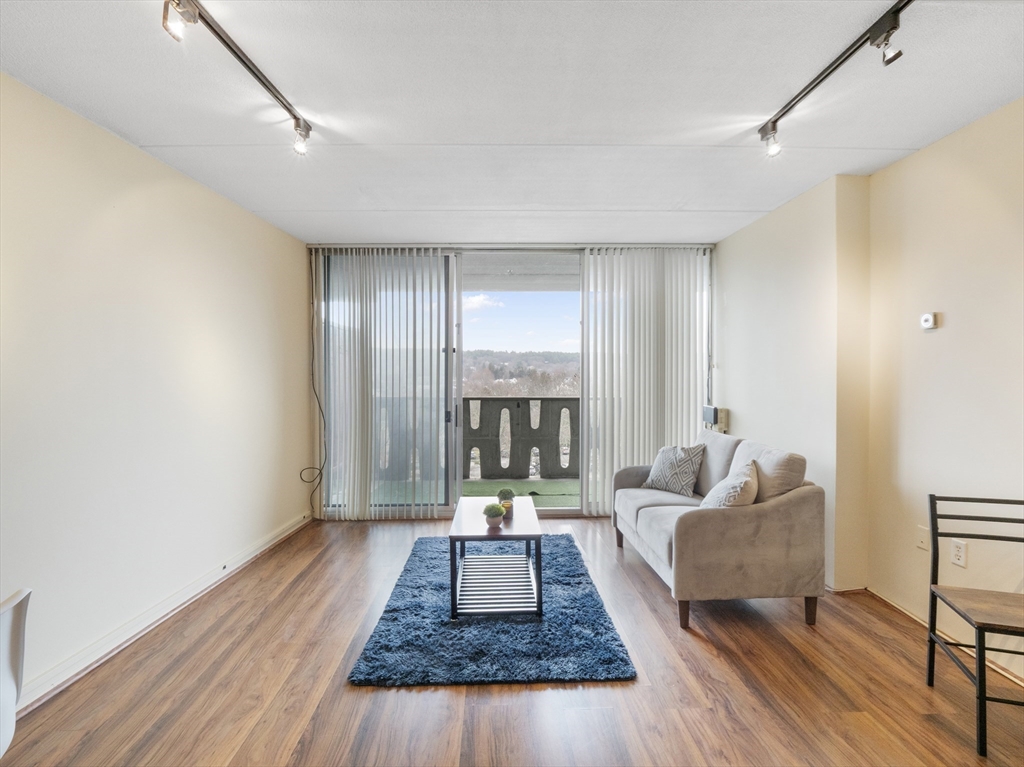 200 Swanton St 717