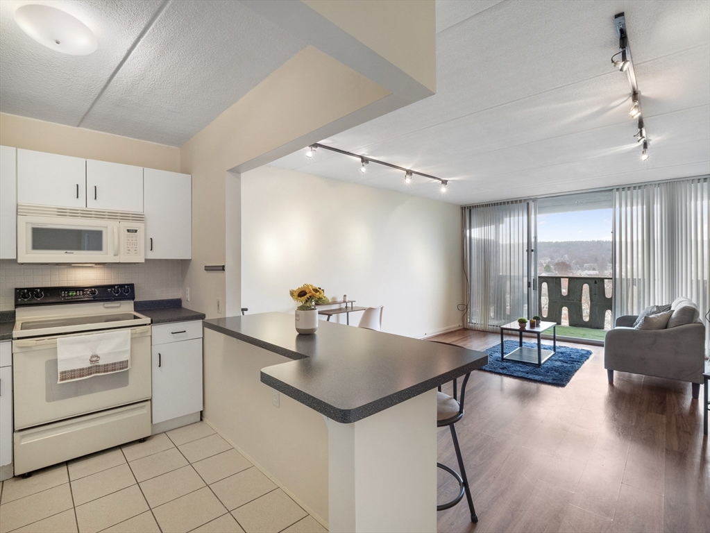 200 Swanton St 717