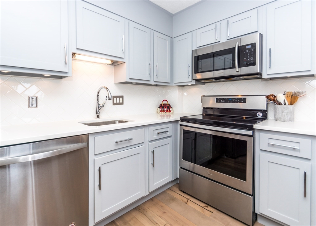 10 Williams Street 77
