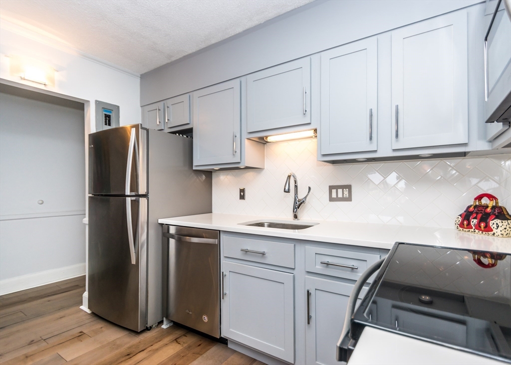 10 Williams Street 77