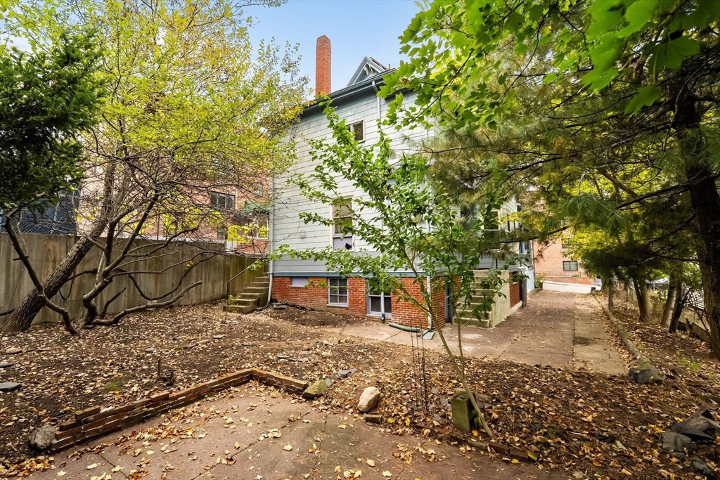 Somerville, Massachusetts 02143, United States, 7 Bedrooms Bedrooms, ,2 BathroomsBathrooms,Residential,Active,231943