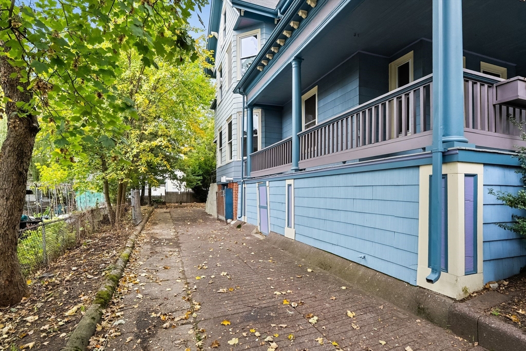 Somerville, Massachusetts 02143, United States, 7 Bedrooms Bedrooms, ,2 BathroomsBathrooms,Residential,Active,231943